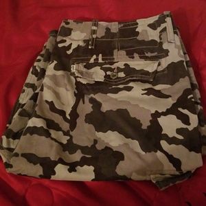 Levi Camo Cargo shorts